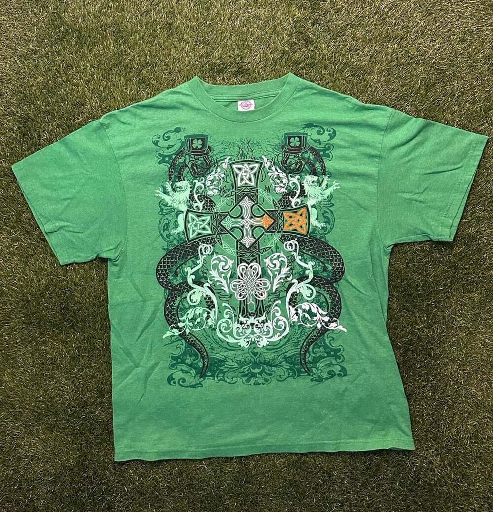 Vintage Delta Pro Weight Green Y2K Celtic Cross St. Patrick's Day Graphic T-Shir